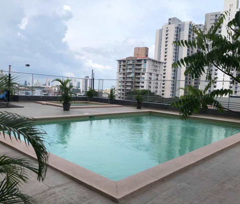 Rooftop swimming pool overlooks city skyline in PH Hato Tower Panama