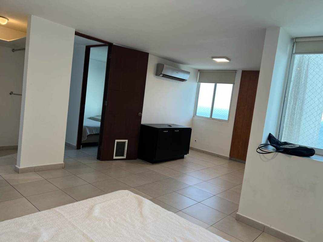 Master bedroom with ocean view built-in closet AC for rent PH Terramar San Francisco Panama