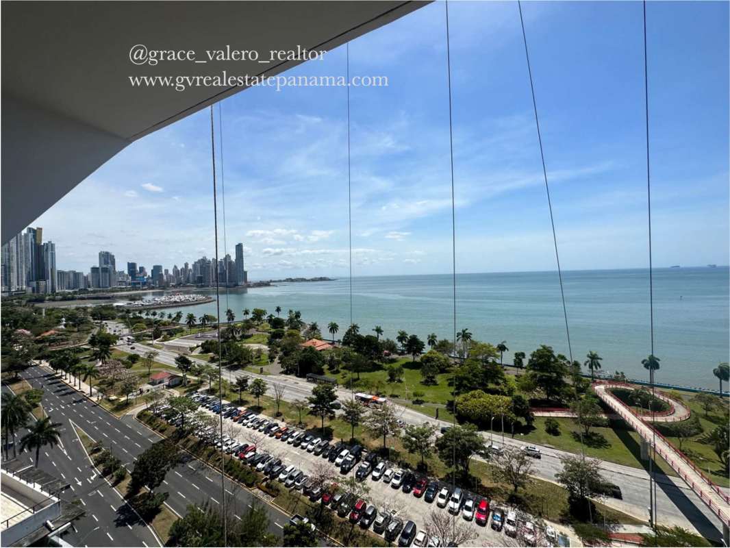 Second bedroom with closet, split AC, window with natural light in PH Element Panama