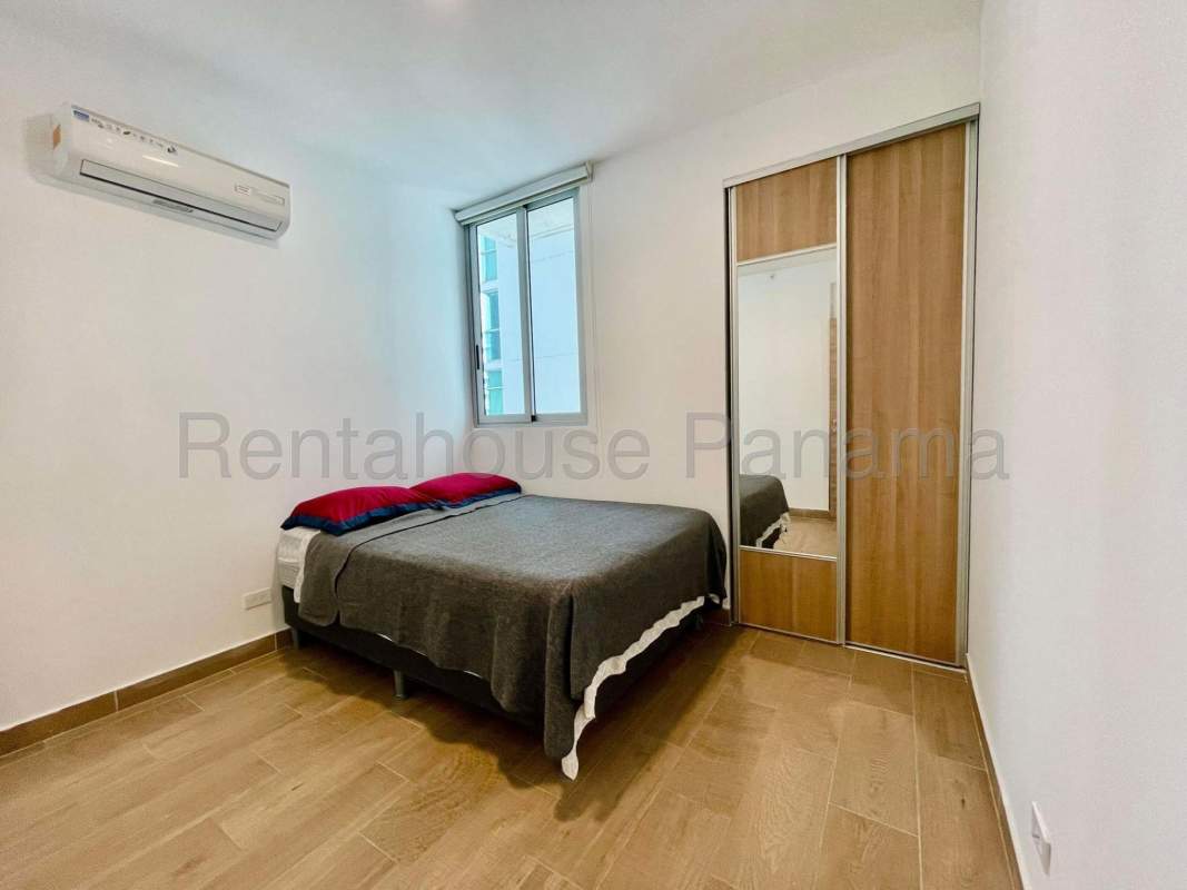 Bedroom with wood floor closet AC window Dynasty Residences Bella Vista Panama City