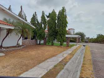 Furnished 3BR Villa with Pool & Jacuzzi in Punta Barco Village