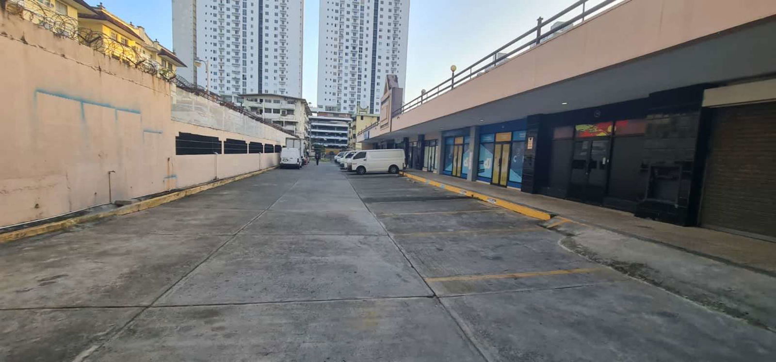 Large open retail or commercial space with fluorescent lighting PH Plaza Via España Panama