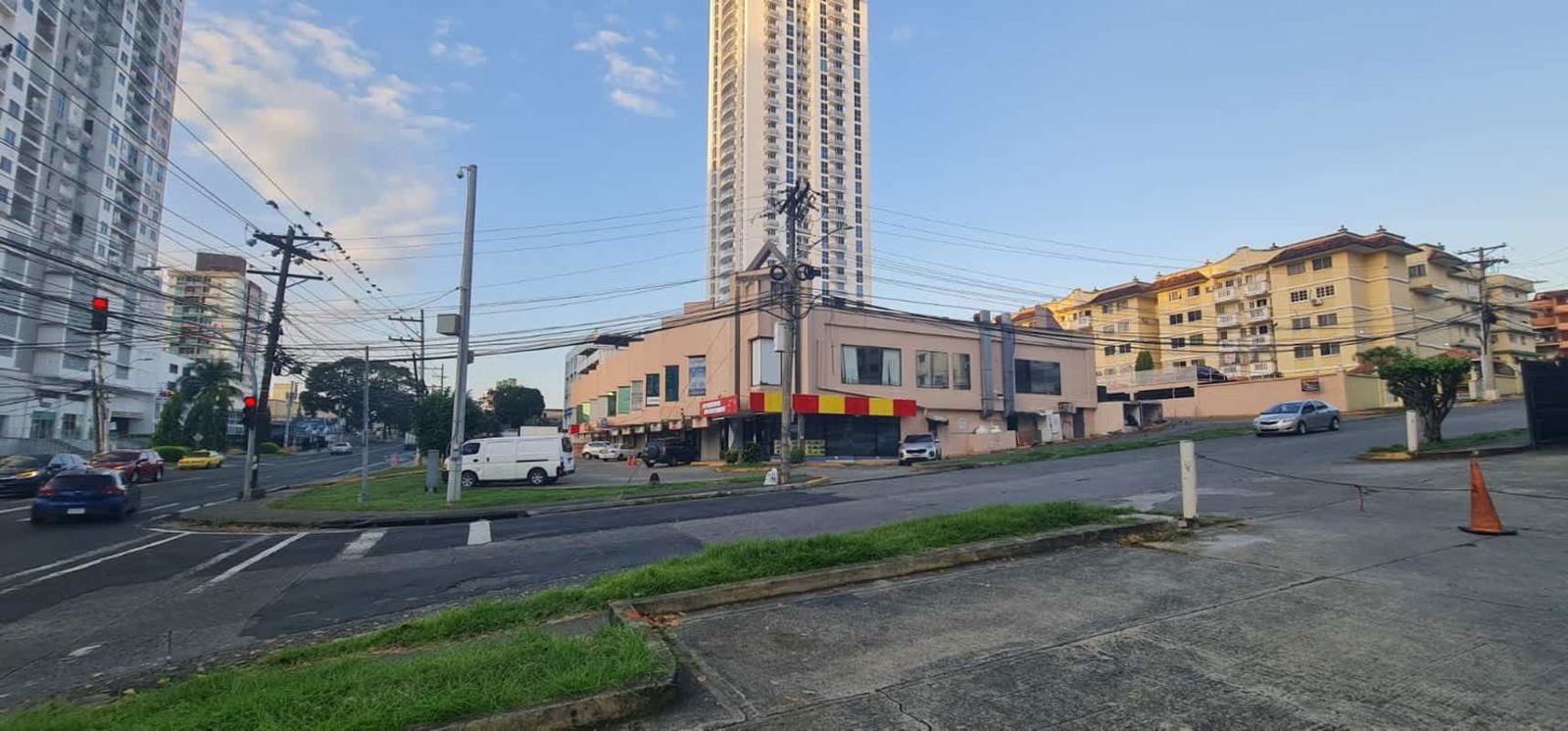 Commercial parking lot and strip mall facade with signage PH Plaza Via España Panama City