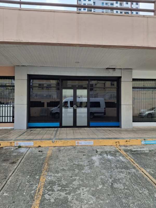 Exterior view of commercial storefront with glass facade and parking in PH Plaza Via España Panama City