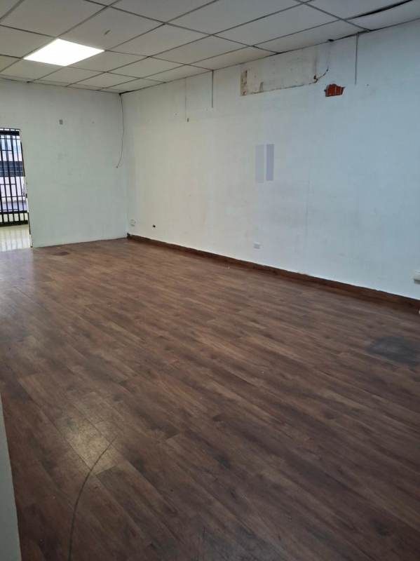 Spacious open commercial interior with vinyl flooring and drop ceiling in PH Plaza Via España Panama City