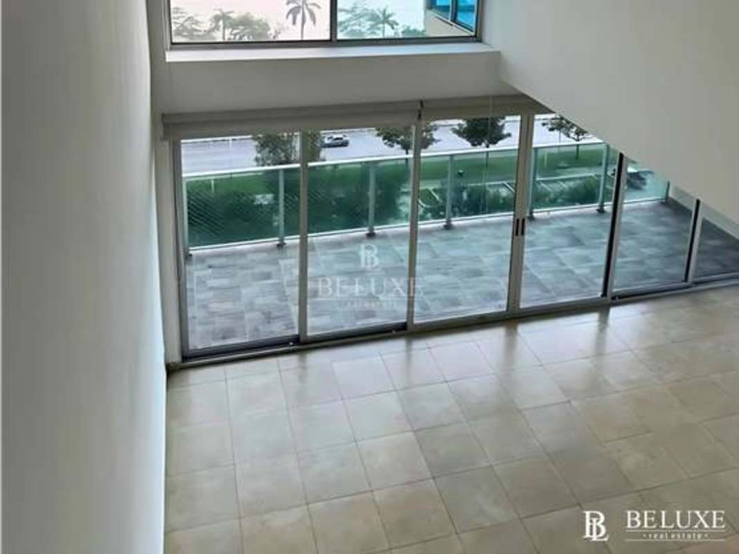Upstairs mezzanine overlooking living area and city view in PH H2O Avenida Balboa