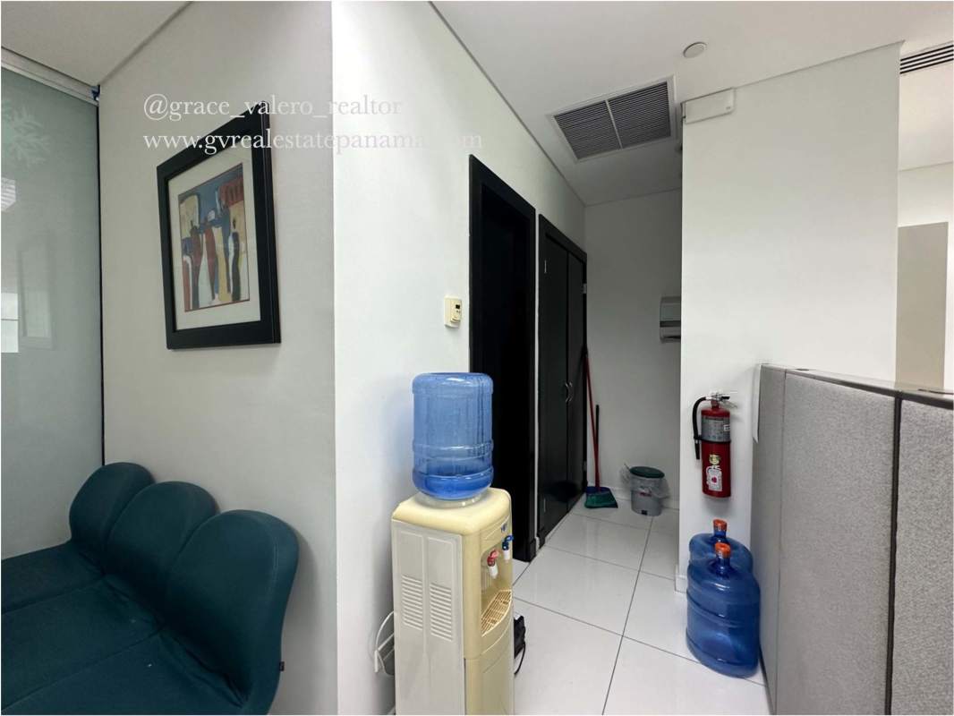 Conference room in furnished office Torre Global Bank Calle 50 Panama City