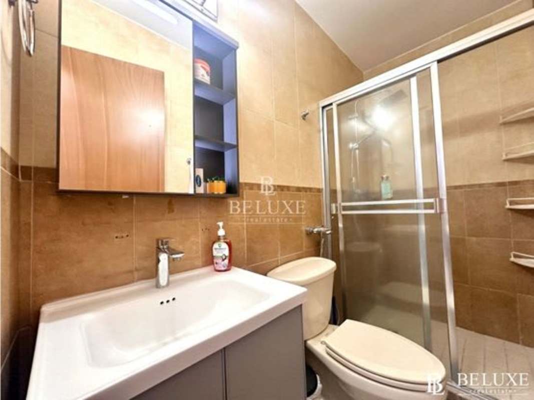 Bedroom with closet panoramic skyline view PH San Francisco Bay San Francisco Panama City