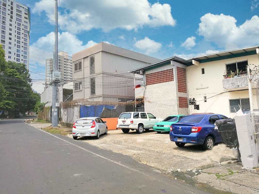 Utilitarian apartment building with off-street parking Carrasquilla near Parque Omar Panama City