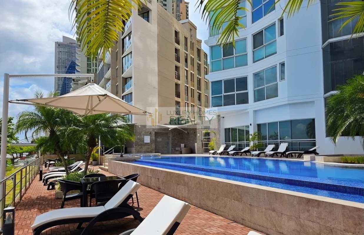 Luxury infinity pool overlooking the Pacific Ocean at PH Oceanaire in Punta Pacífica Panama.