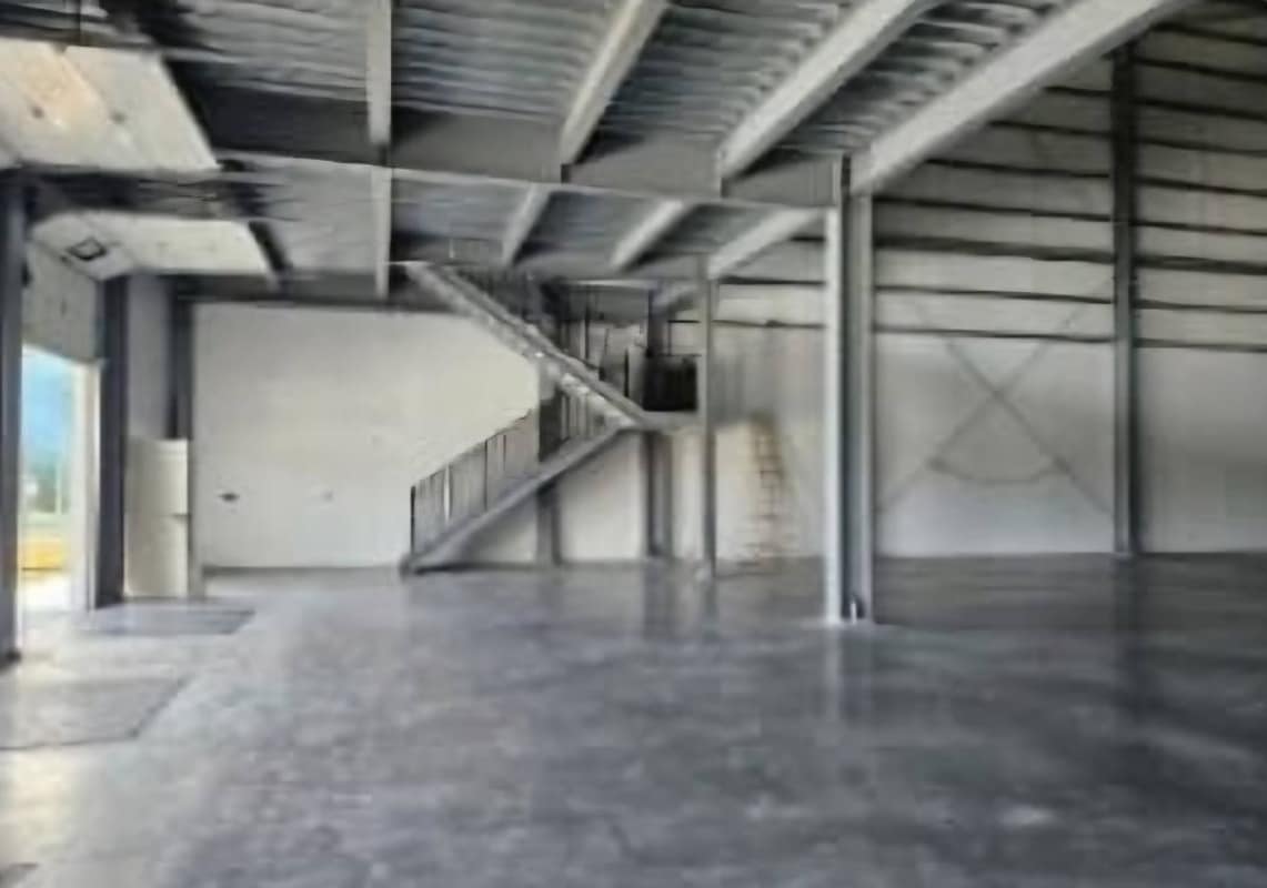 Wide industrial warehouse with steel beams open storage area Tumba Muerto Panama