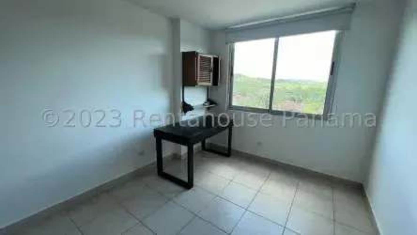 Bedroom featuring built-in closet and inverter AC, bright space in PH Clayton Park Panama