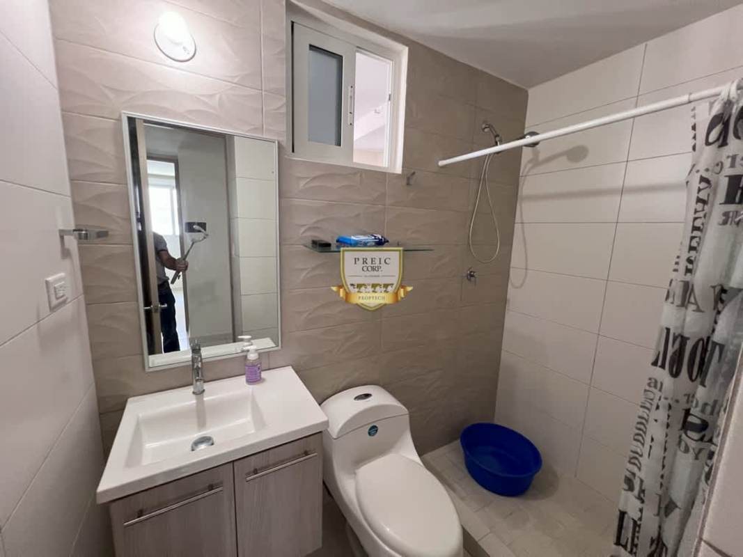 Swimming pool with lounge chairs in PH Versalles Panama Las Acacias gated community