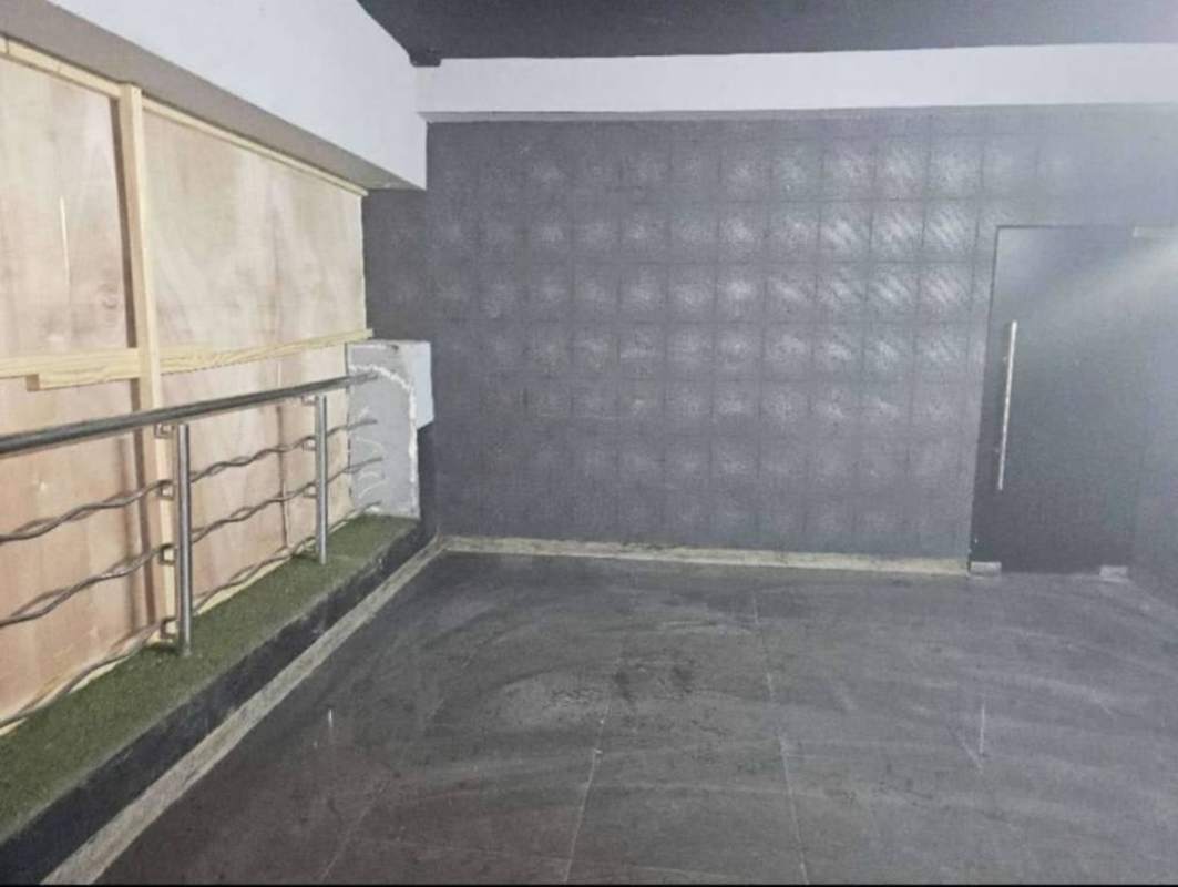 Lobby or lounge area with marble wall accents, gray decor in commercial building Via España Panama