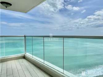 Oceanfront 3BR Condo with Balcony PH Bahía Nueva Gorgona