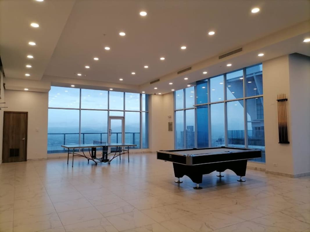 Game room with pool table and panoramic Costa del Este views in PH Parkside