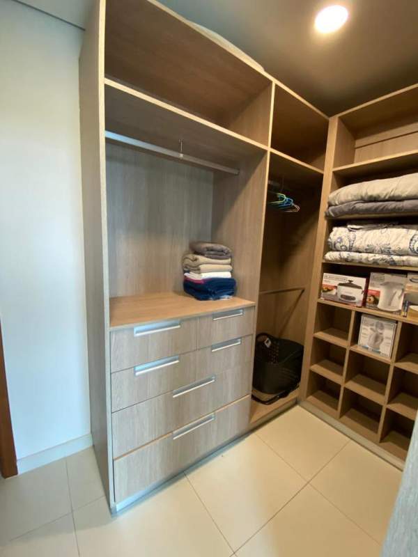 Fully equipped modern kitchen with granite countertops and stainless steel appliances in Parkside Costa del Este