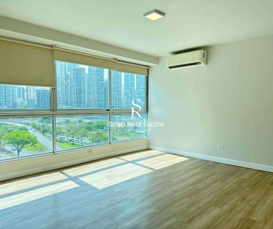 Modern bathroom with quality finishes BICSA Tower Panama for sale