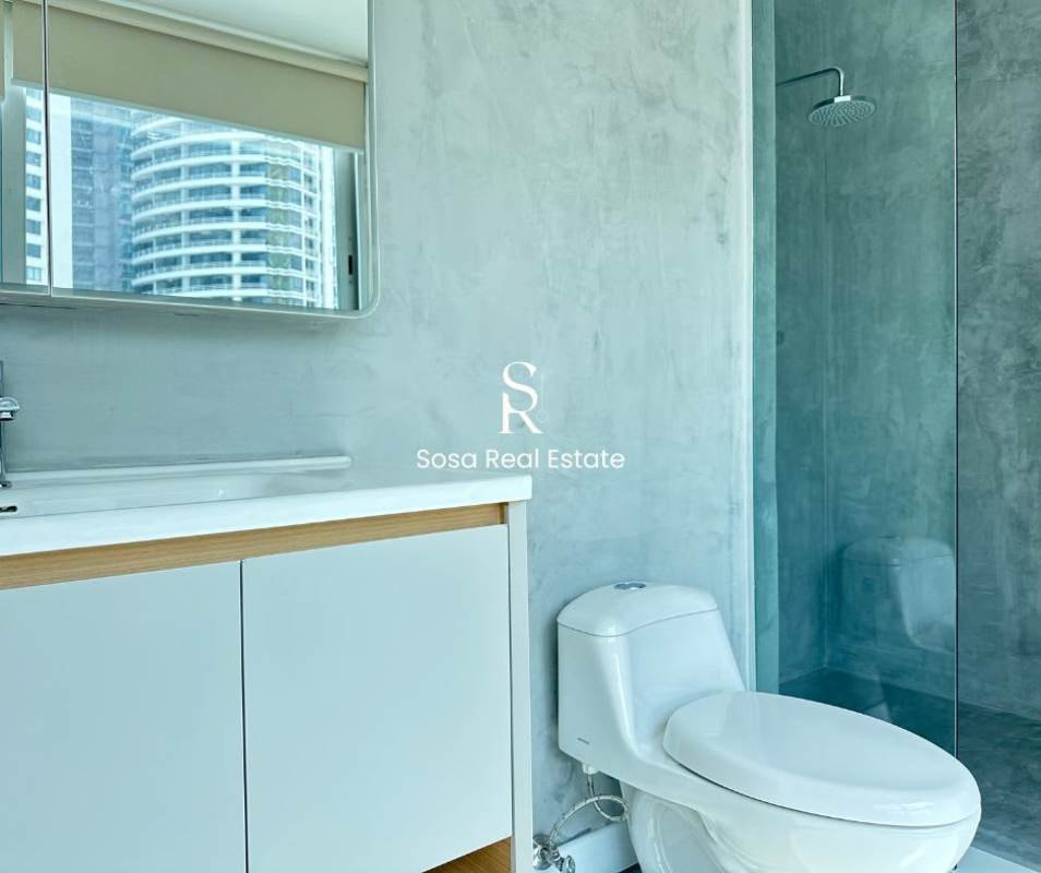 Rooftop infinity pool with Pacific Ocean view PH BICSA Tower Panama City