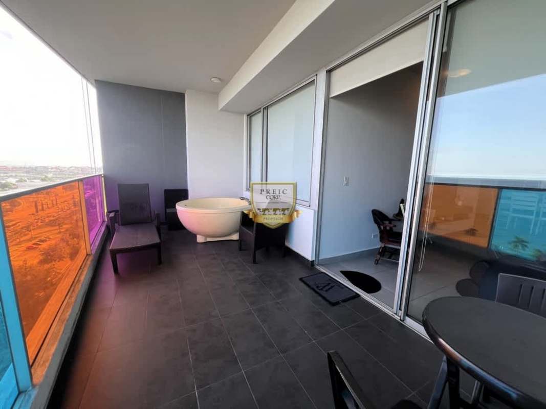 Private balcony with jacuzzi and bay views at PH Element Tower Avenida Balboa Panama