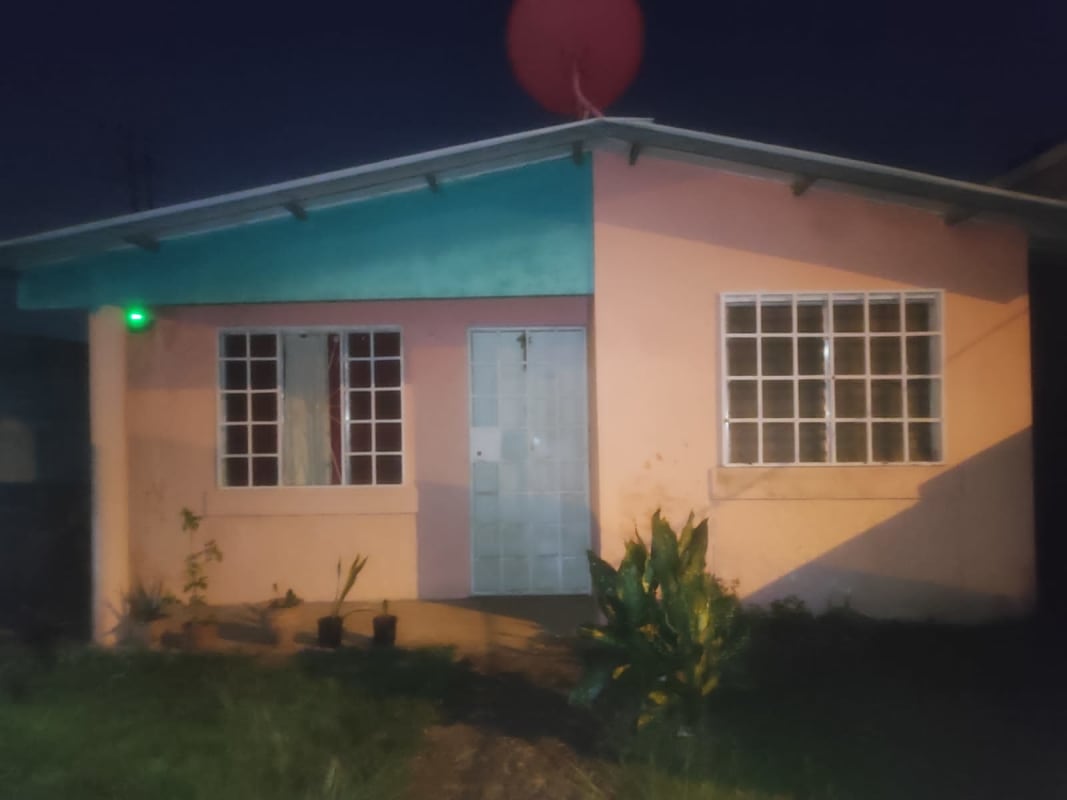 Collage photos pink house in Tocumen with grassy yard banana plants bedroom & bathroom