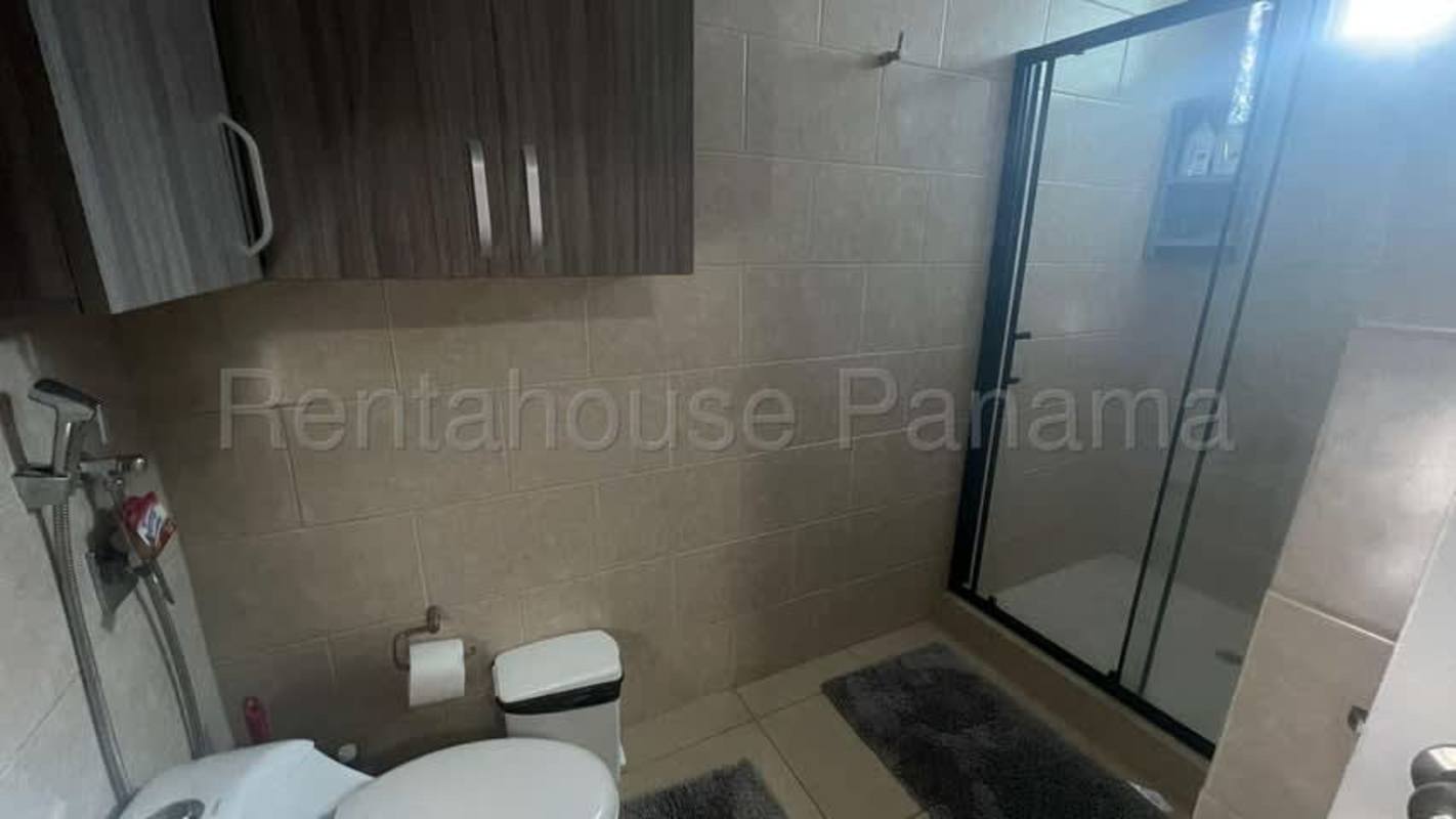 Bathroom with glass shower, modern tile and vanity PH Red Point San Francisco Panama