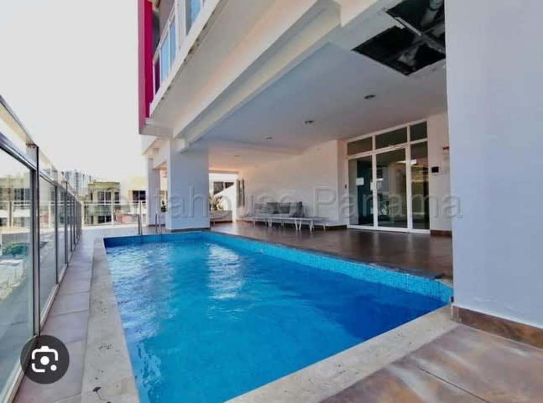 Covered rooftop terrace with swimming pool and city views PH Red Point Panama City