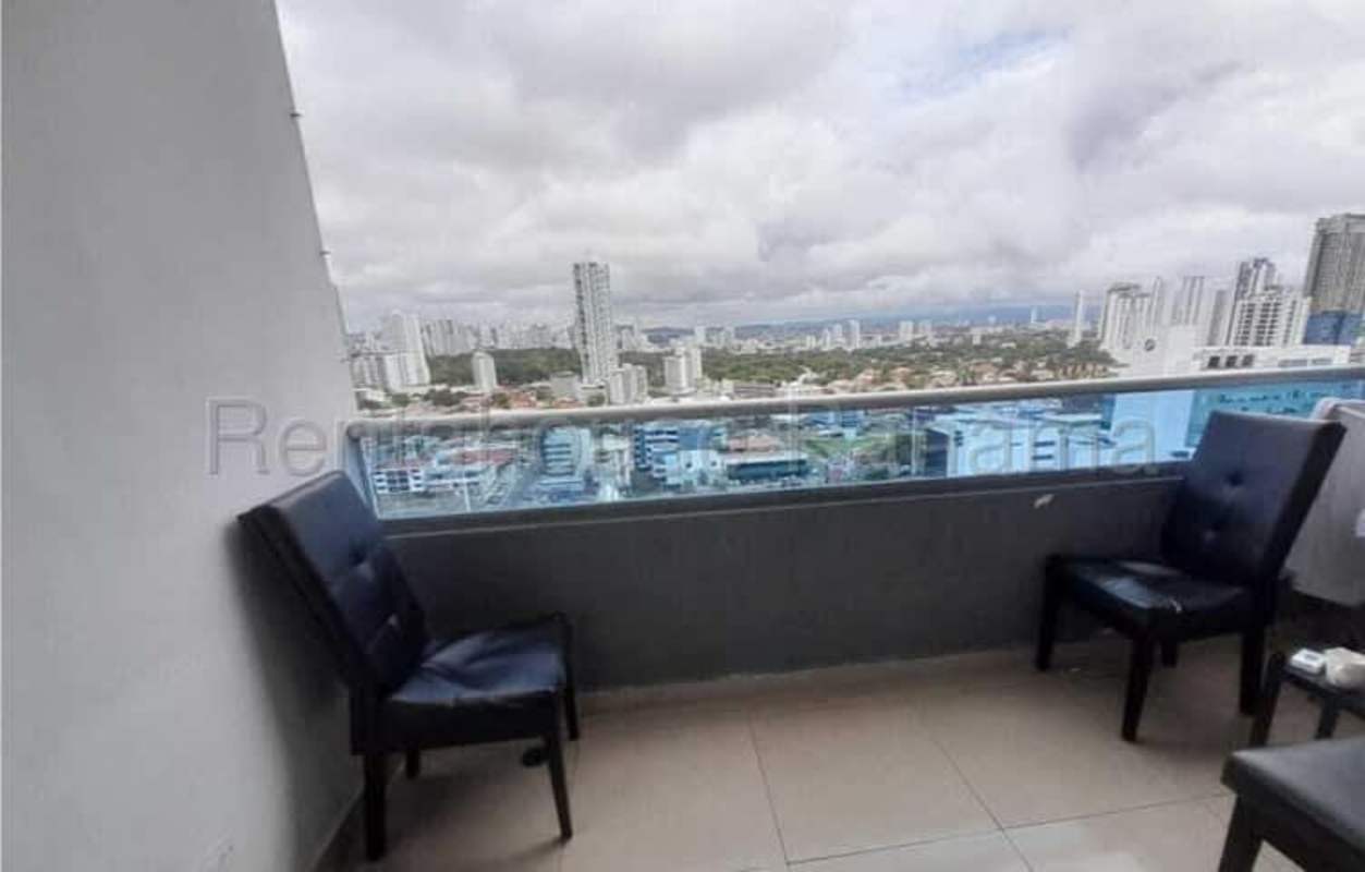 Private balcony overlooking Panama City skyline in PH Terrazas del Parque
