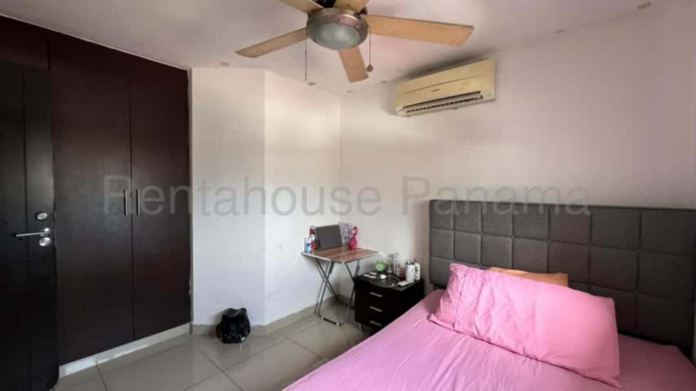 Master bedroom with built-in closet and city skyline view in PH Obarrio Tower Panama City