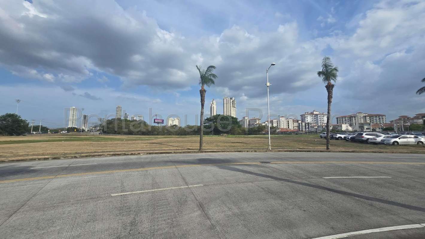 13,869 m² commercial development land in Santa Maria Business District Panama City near golf and airport