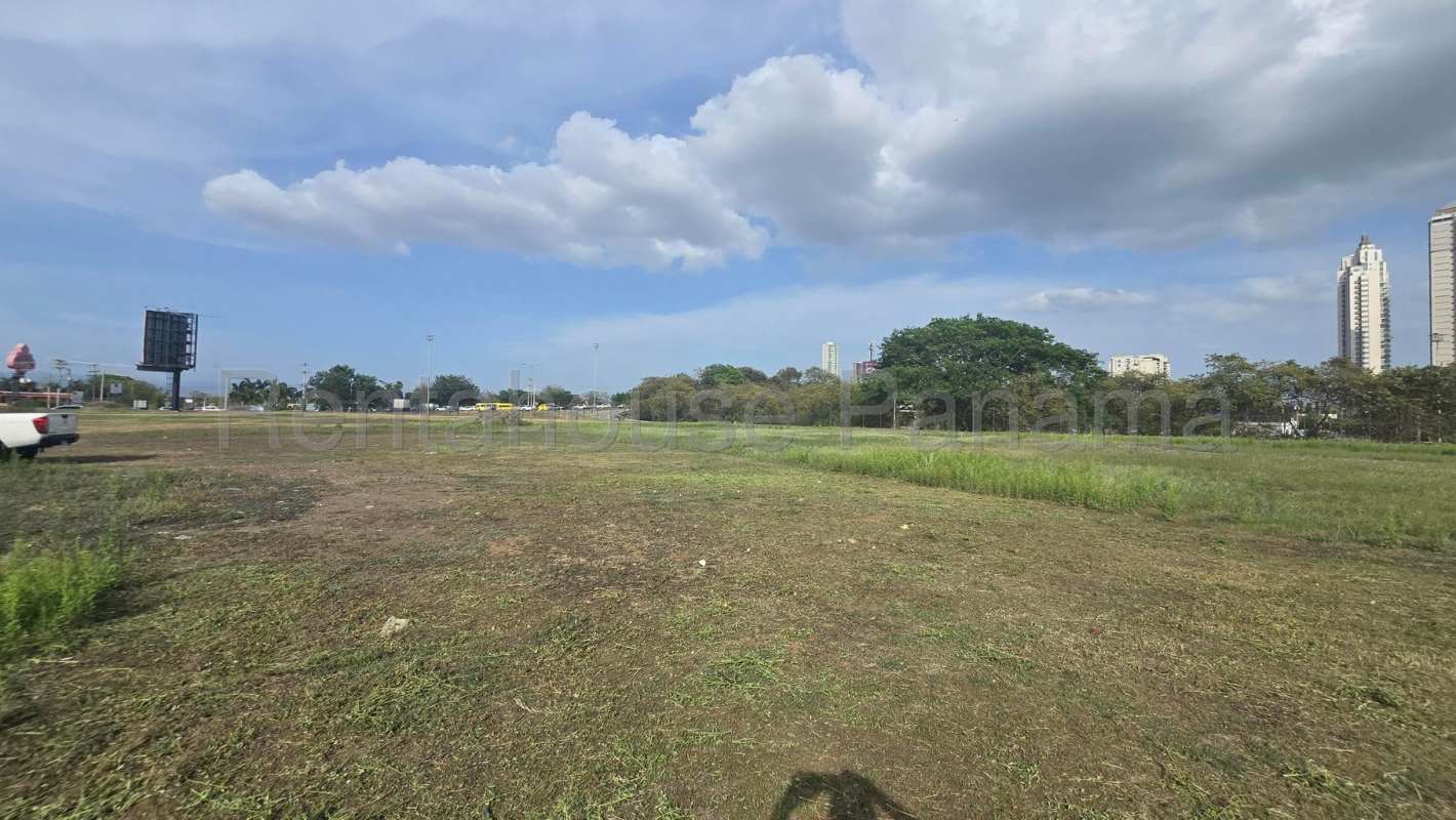Santa Maria land parcel with golf and skyline views ideal for development Panama City