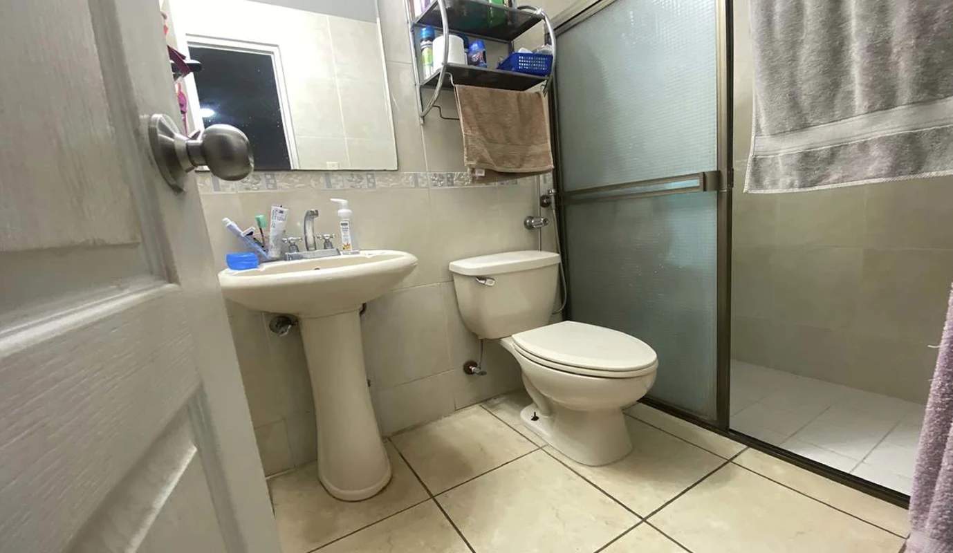 Master bedroom with en-suite bath, walk-in closet, AC, fan, remodeled home in Brisas del Golf Panama