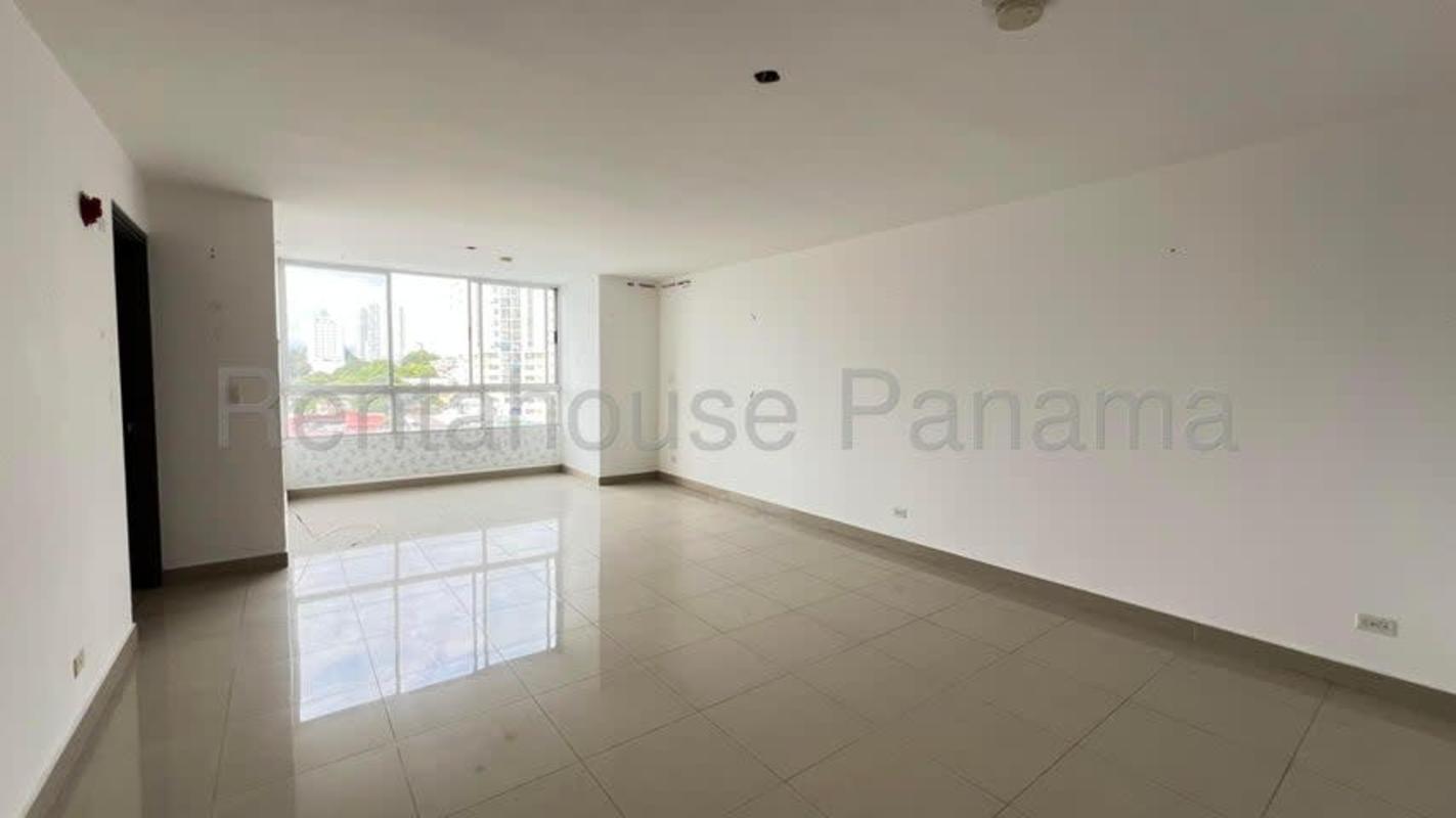 Modern lobby with seating and natural light in PH Altamira Hato Pintado Panama