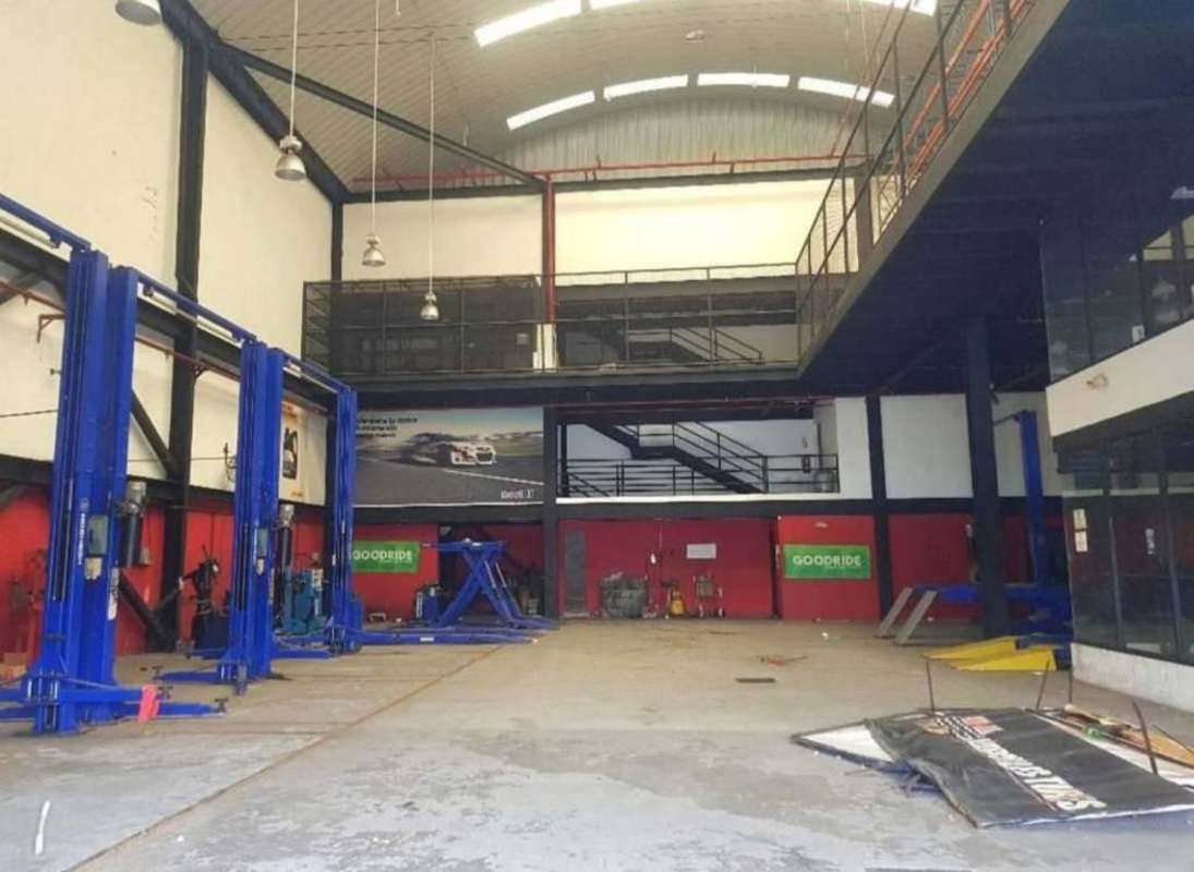 Industrial garage workspace with vehicle lifts and mezzanine office Costa del Este Panama