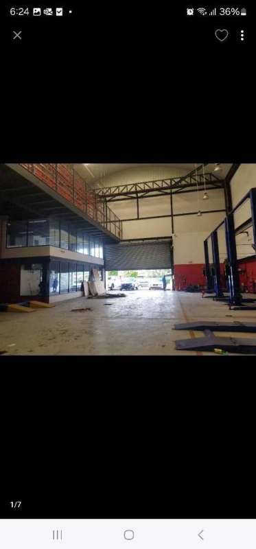 Industrial workshop with steel mezzanine, car lifts, skylights, in Costa del Este Panama