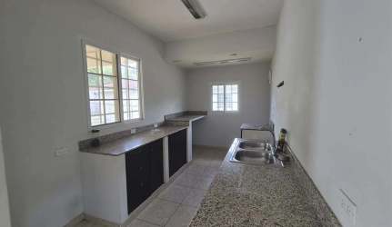 Bedroom with tiled floor, AC and ceiling fan in Sajalices country house Capira Panama
