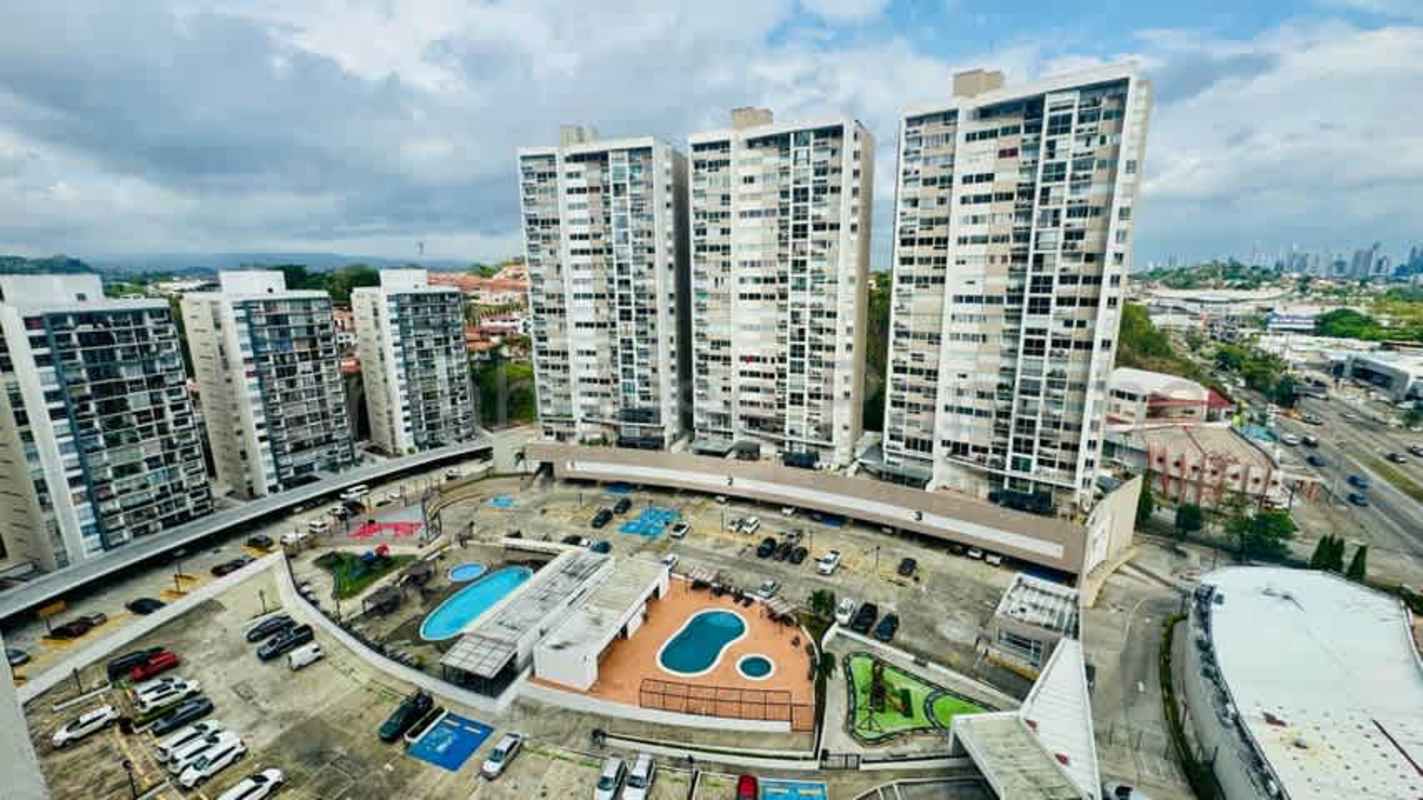 Outdoor swimming pool with sun deck and social area in Villa de las Fuentes Panama