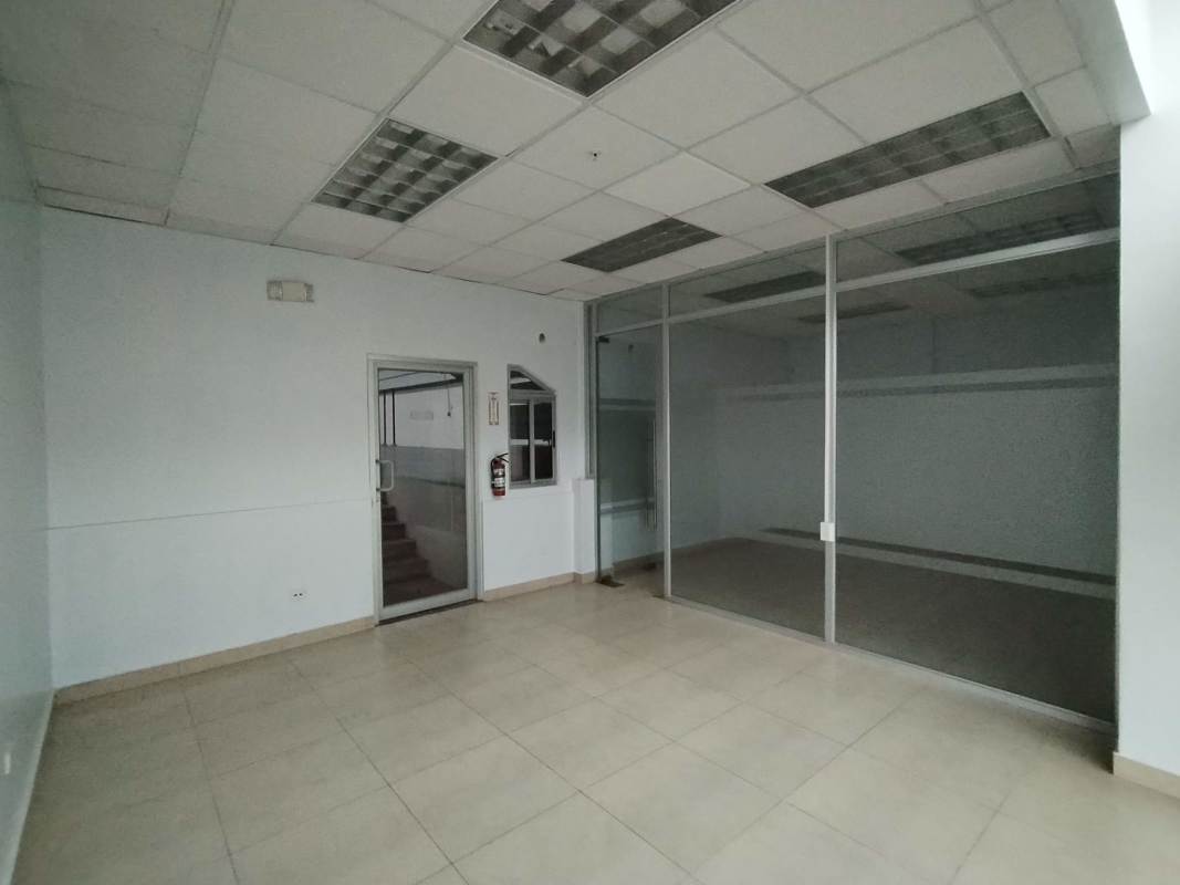 Empty warehouse with polished reinforced concrete floors and metal trusses Don Bosco Panama