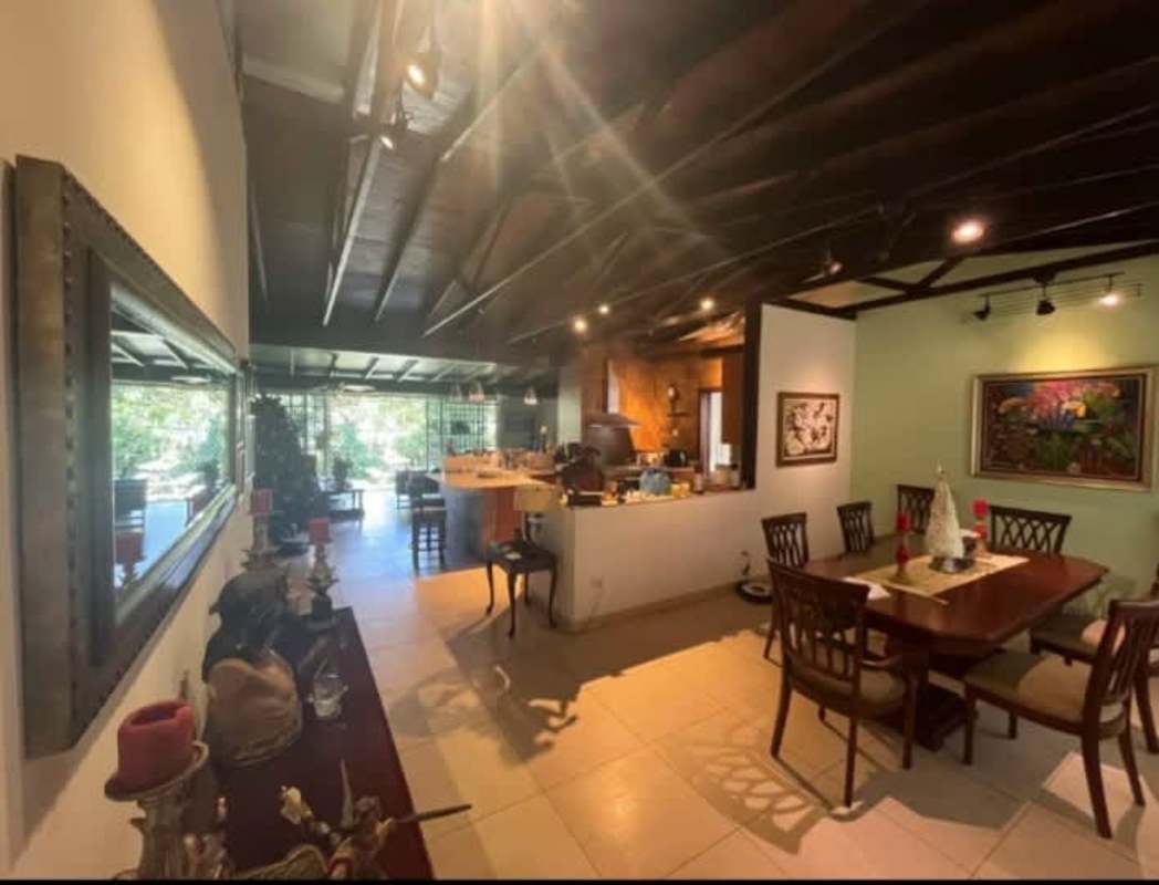 Modern bathroom vanity and glass-enclosed shower in Llanos de Curundu house for rent