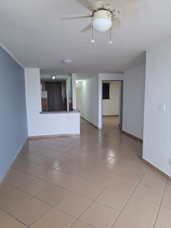 Second bedroom tiled floor ceiling fan built-in wardrobe PH Mi Pueblito 12 de Octubre Panama