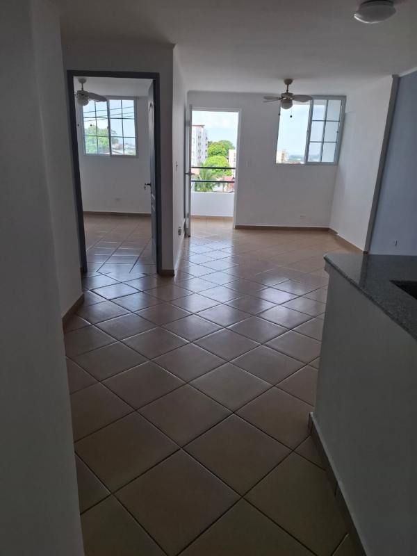 Hallway entrance with tiled floor PH Mi Pueblito apartment Panama City