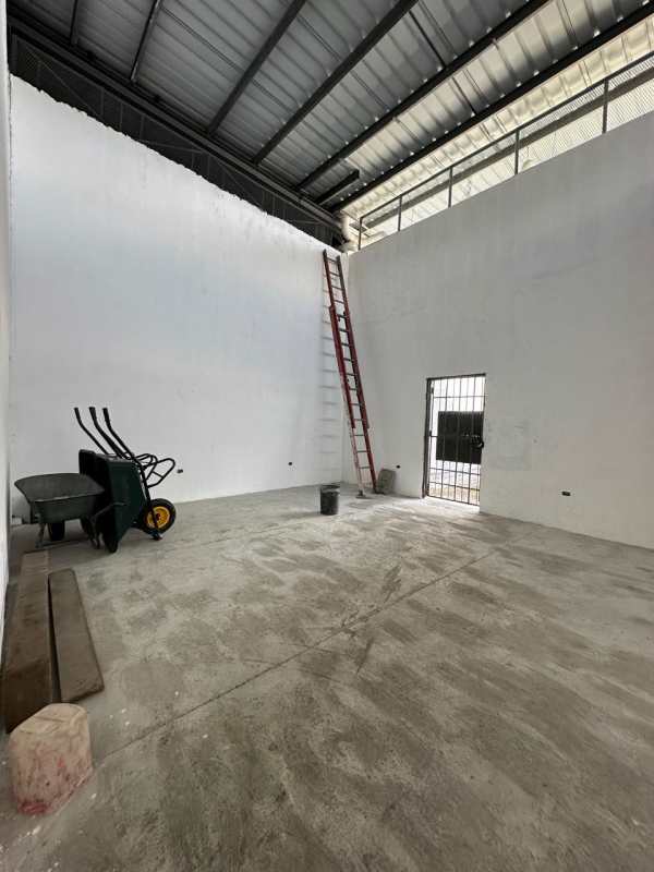 Warehouse interior with polished concrete floors and mezzanine office space in Don Bosco Panama