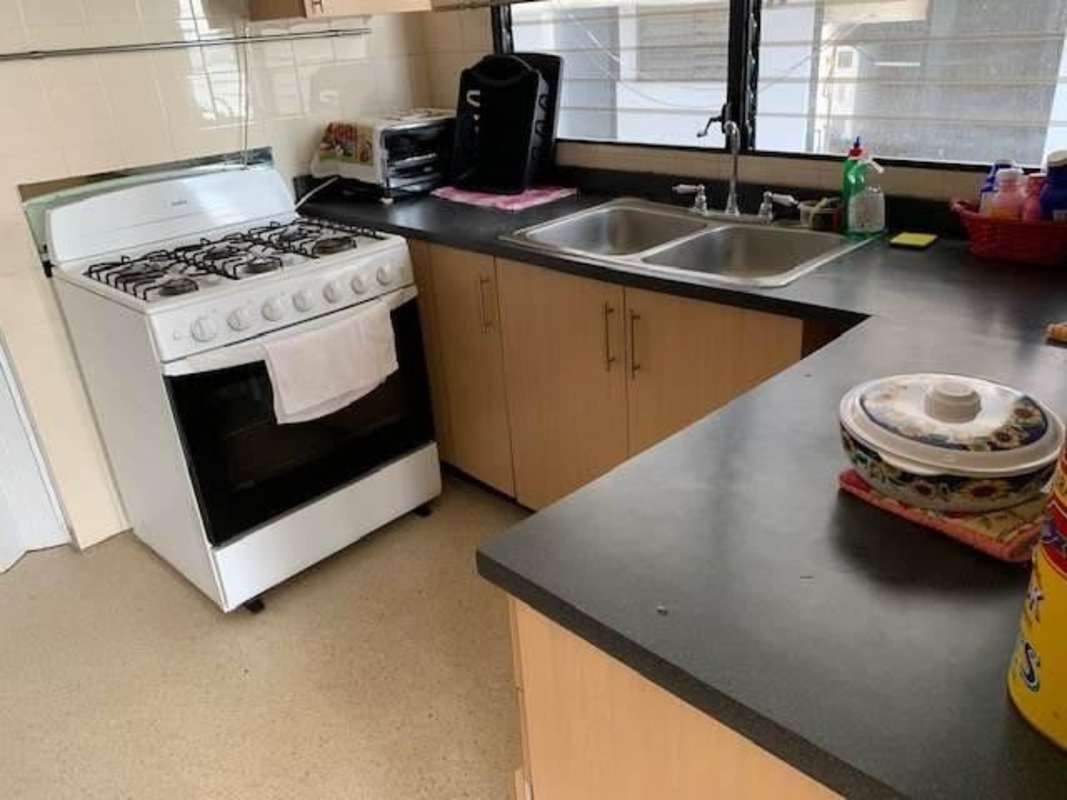 Modern kitchen with appliances and granite countertops PH Mediterranee Punta Paitilla