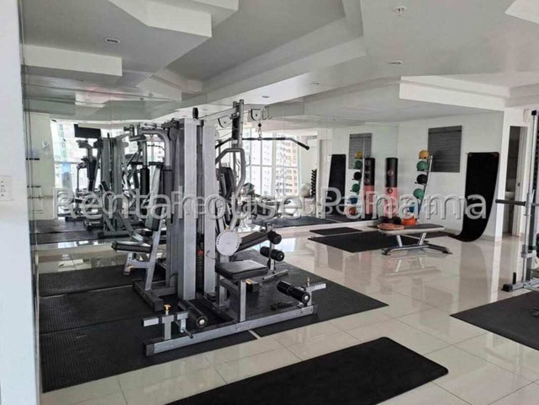 Rooftop swimming pool overlooking city skyline at PH Quadrat Panama City