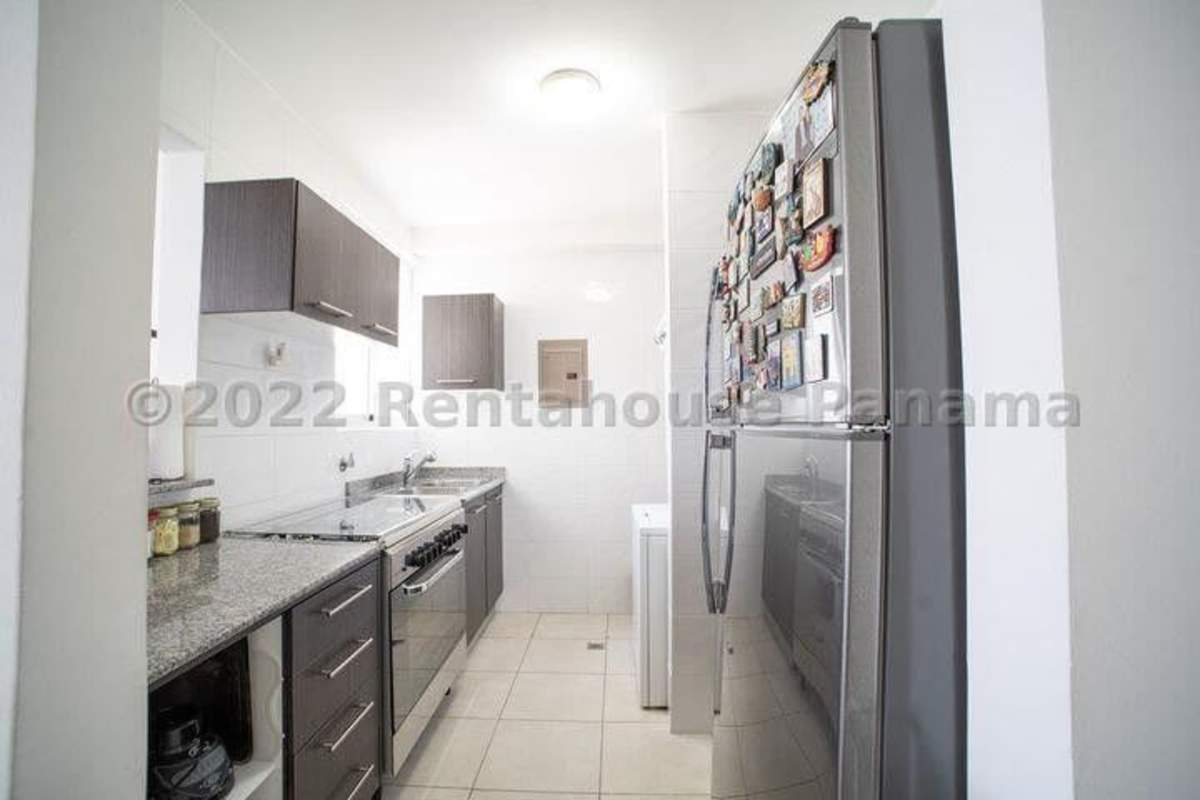 Stylish kitchen in PH Vivendi Edison Park with granite counters and appliances