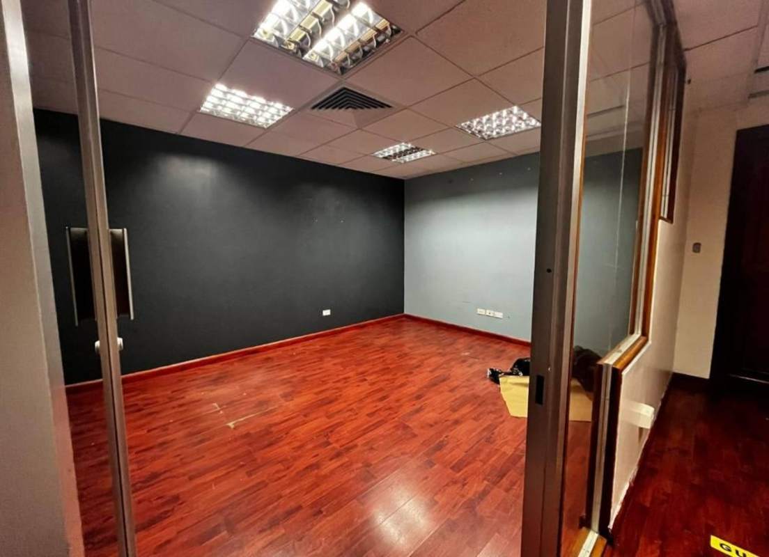 Empty office with glass divide and laminate floor PH Obarrio Business Center Panama