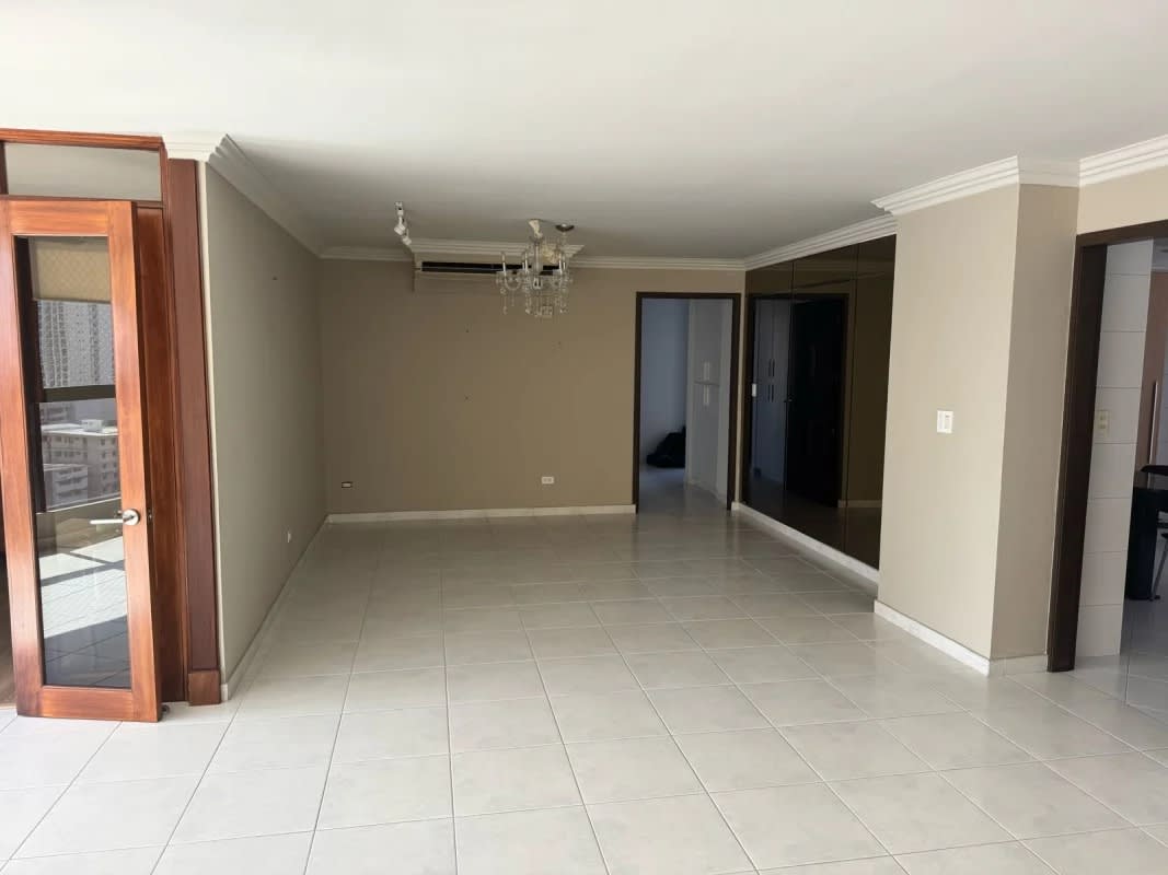 Second bedroom with ceiling fan, panoramic window and wardrobe in PH La Fontana Obarrio Panama