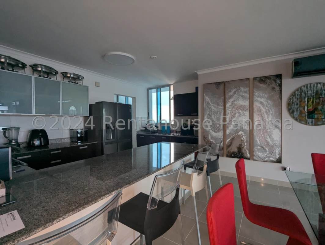 Contemporary bathroom with walk-in shower and granite counter in PH Waterfalls Panama City