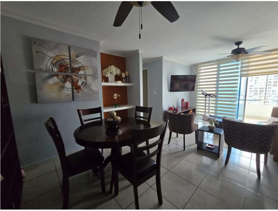 Modern kitchen in PH Sunshine Carrasquilla with granite countertops and appliances Panama City