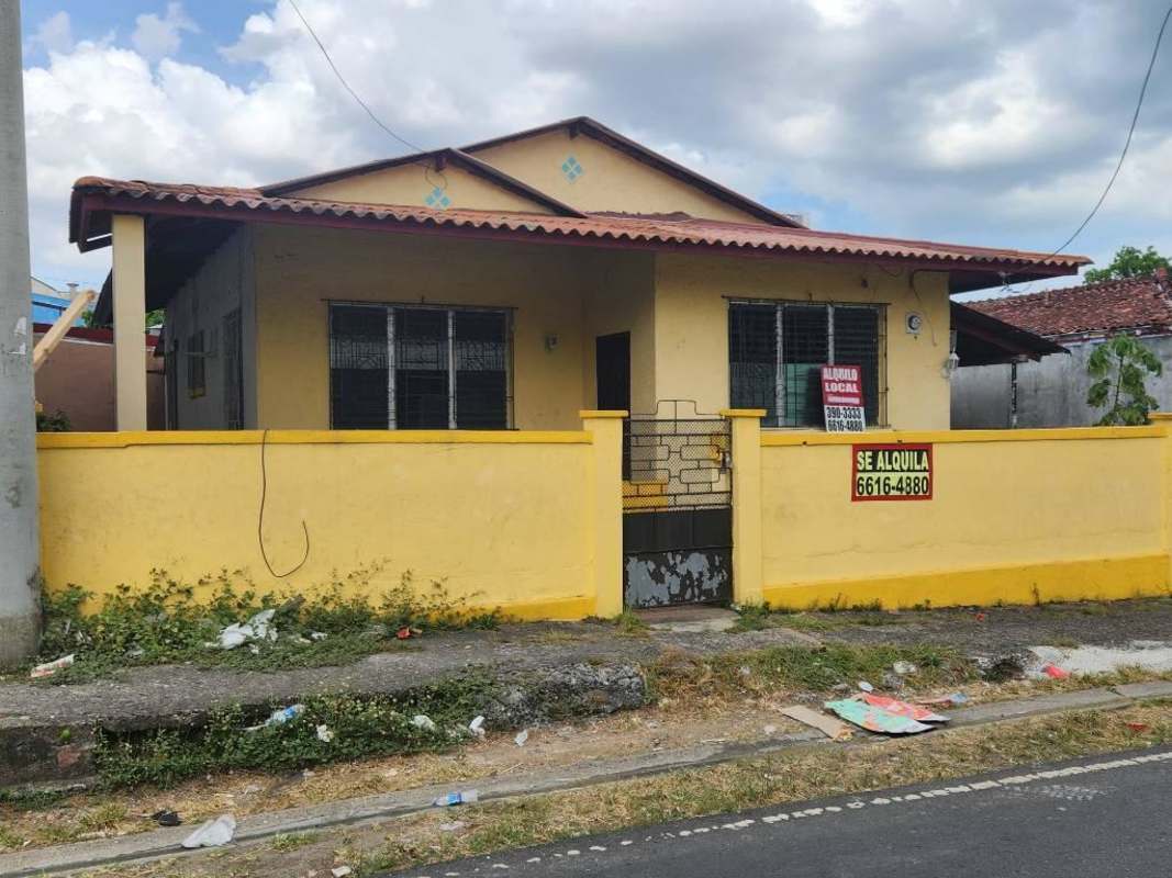 Yellow single-story building with security gate for commercial rent in Río Abajo Panama